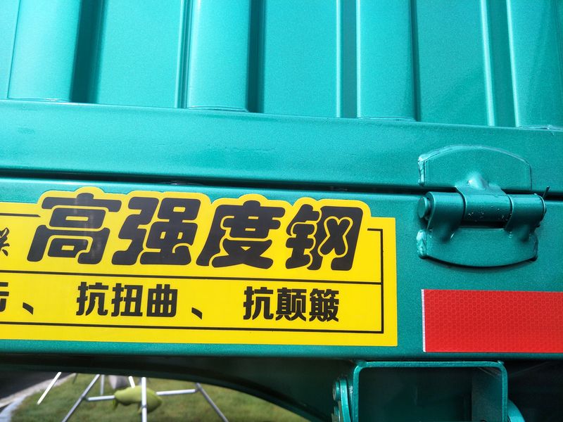 倉(cāng)柵式運(yùn)輸半掛車